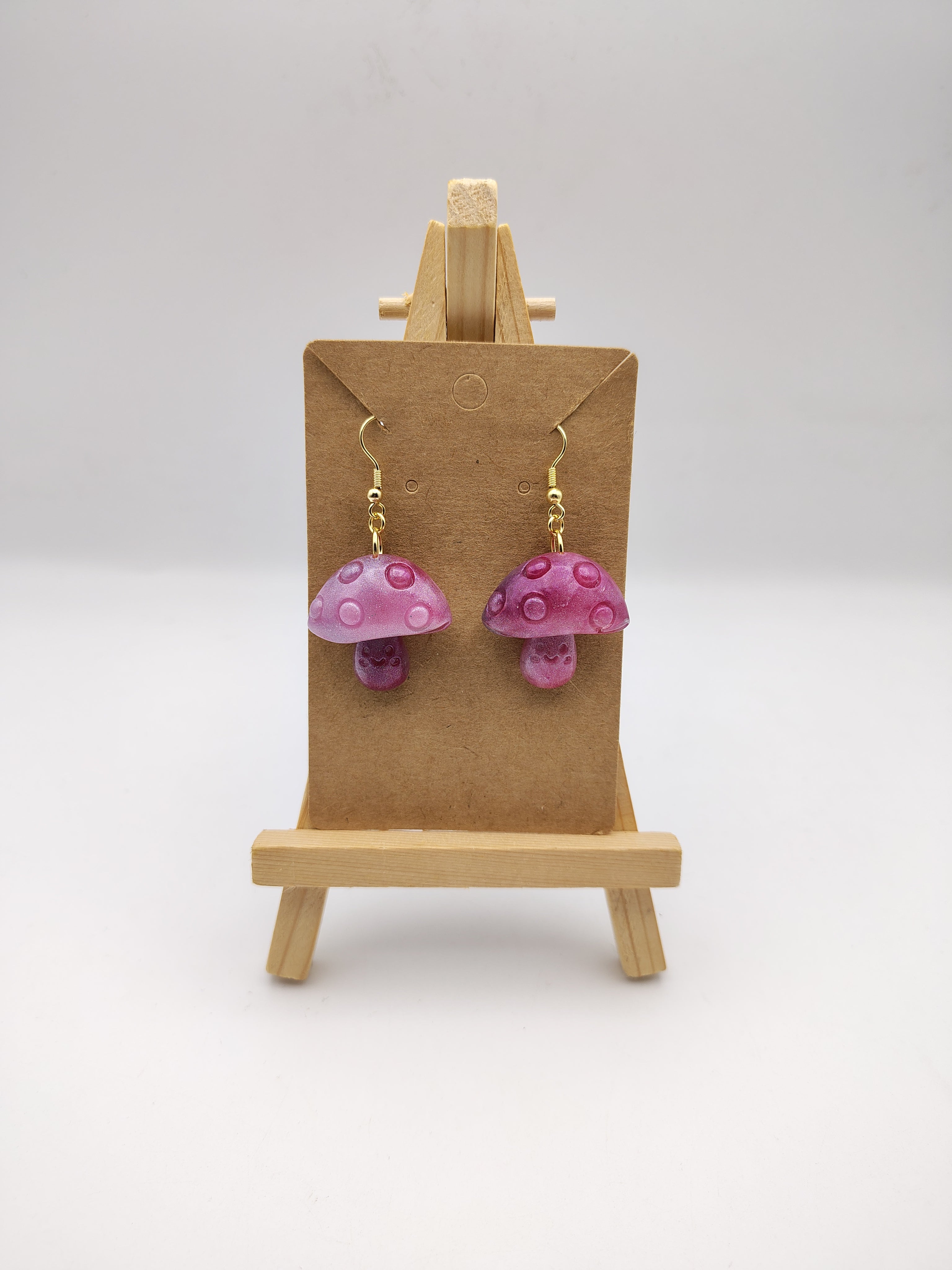 Boucles d’oreilles Champignon en résine époxy fait main – Bijou féerique artisanal