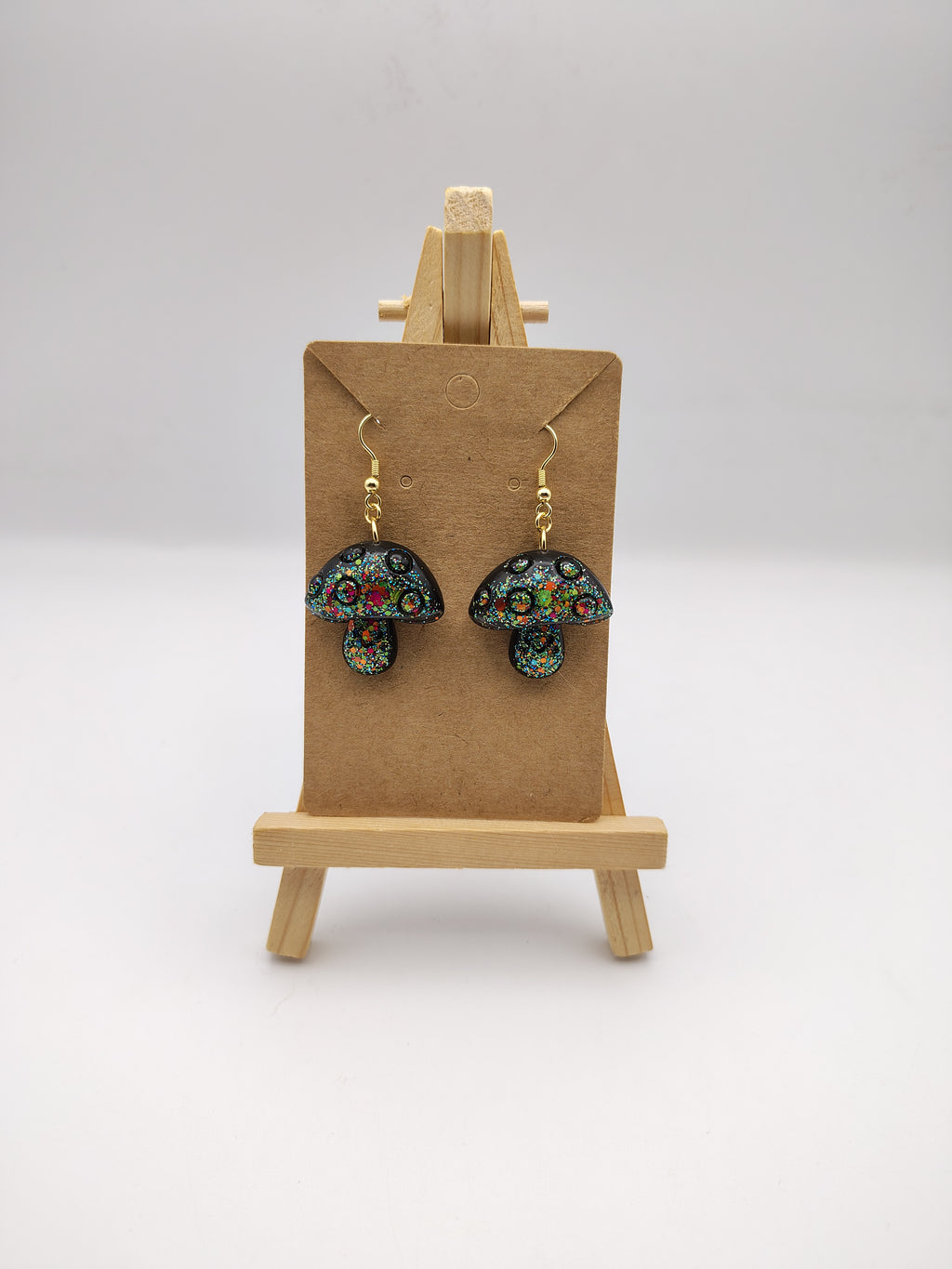 Boucles d’oreilles Champignon en résine époxy fait main – Bijou féerique artisanal