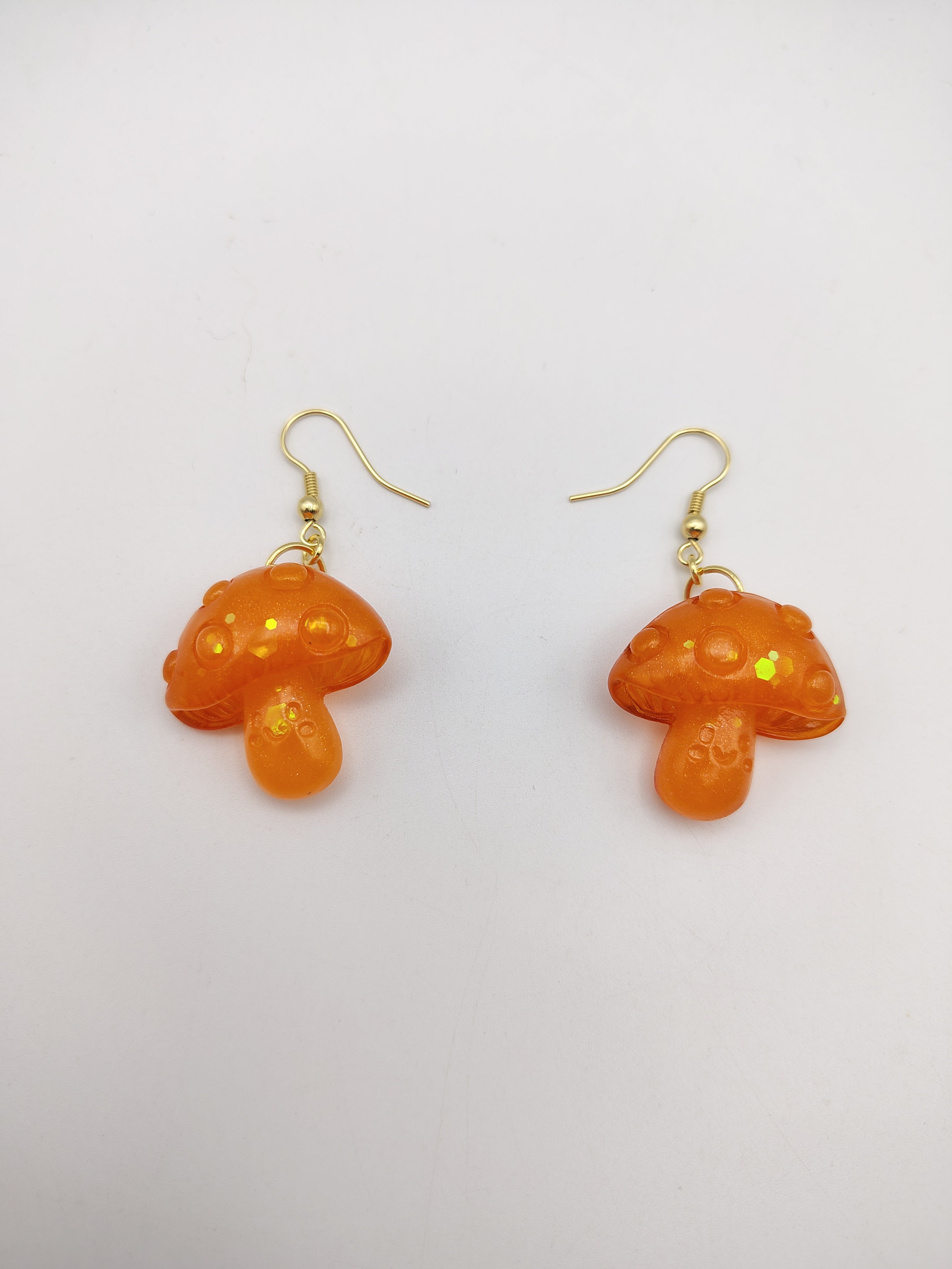 Boucles d’oreilles Champignon en résine époxy fait main – Bijou féerique artisanal
