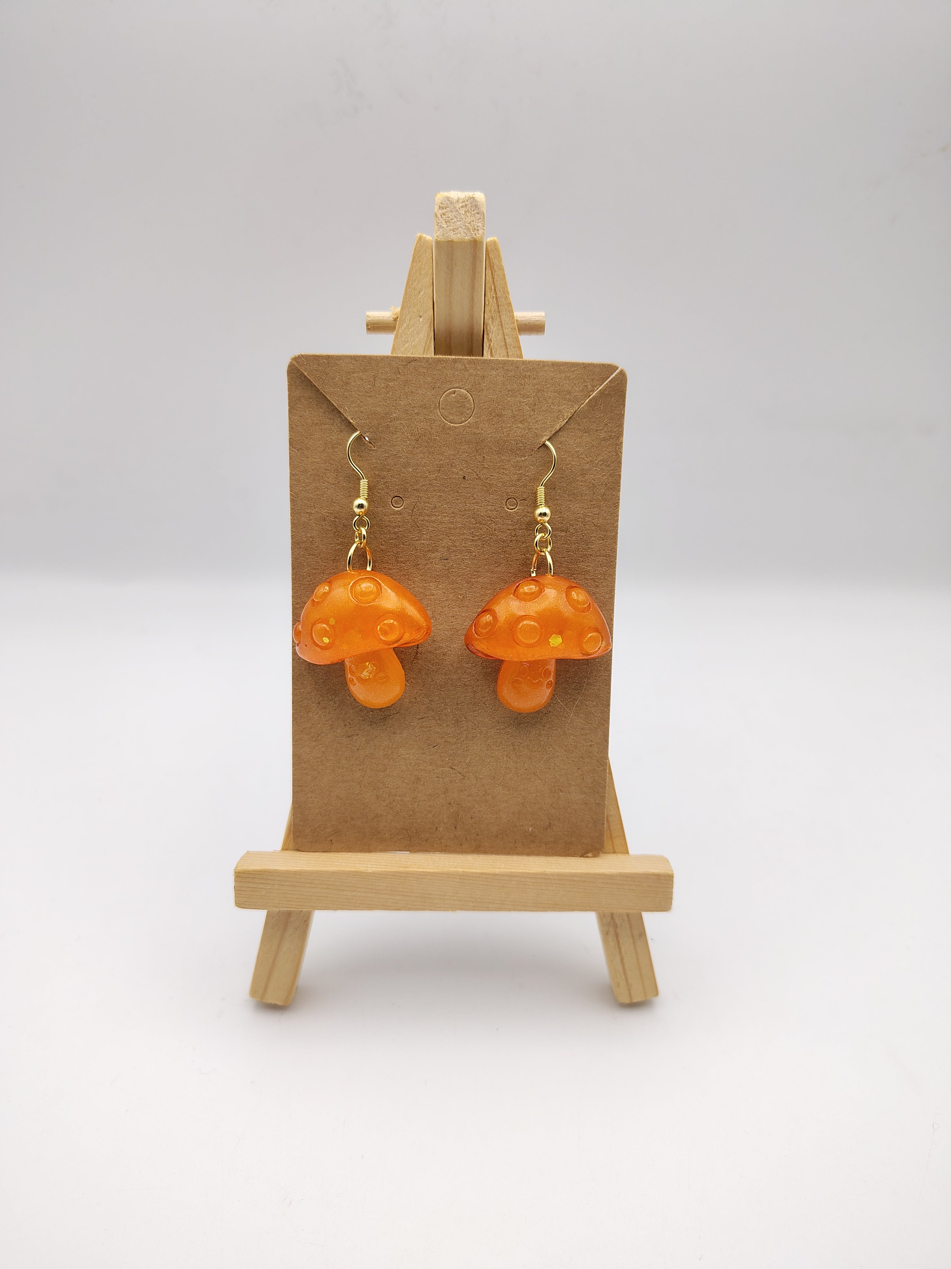 Boucles d’oreilles Champignon en résine époxy fait main – Bijou féerique artisanal
