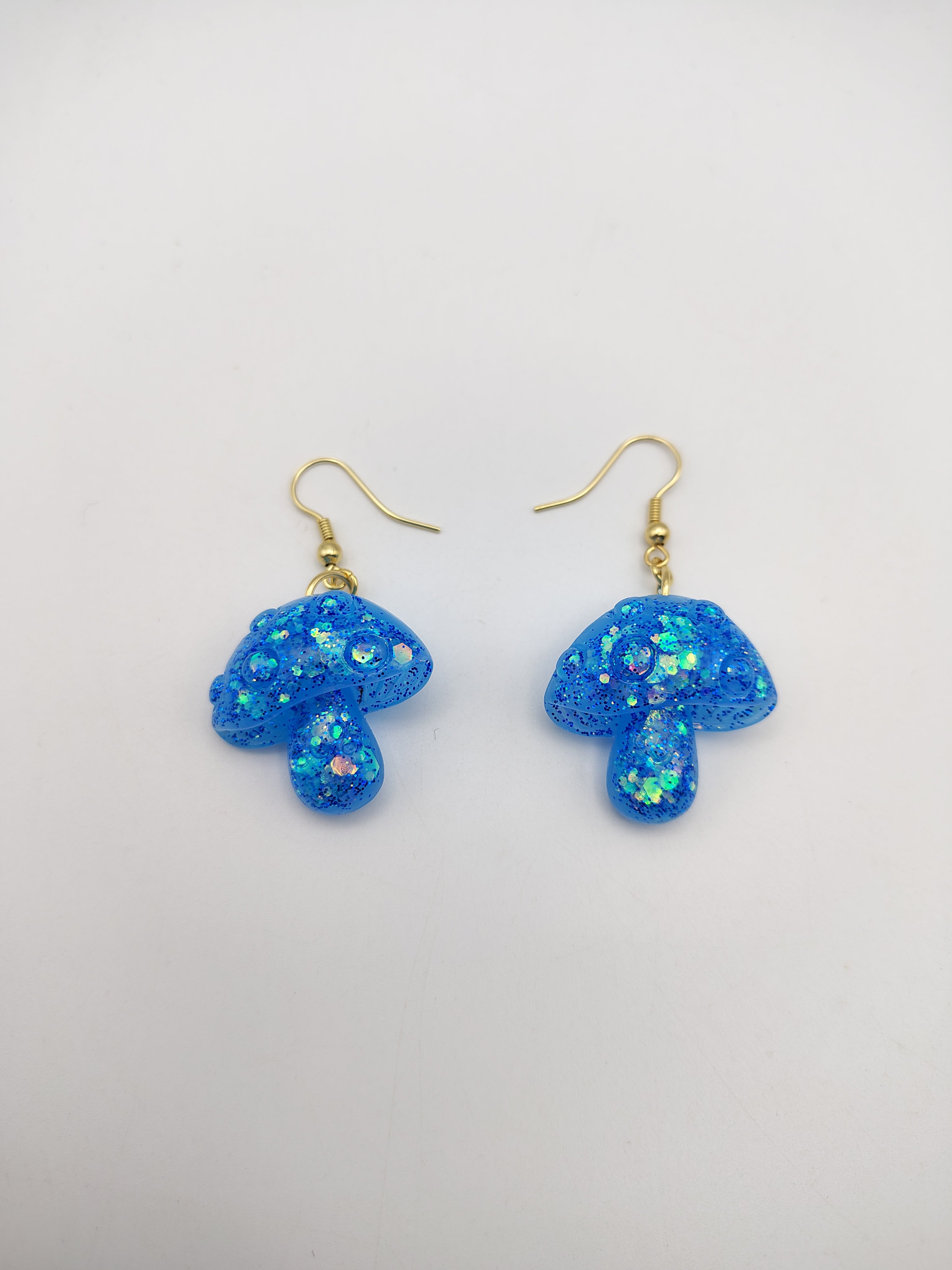 Boucles d’oreilles Champignon en résine époxy fait main – Bijou féerique artisanal
