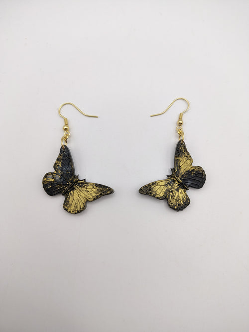 Boucles d’oreilles Papillon en résine époxy faites main – Bijou féerique artisanal