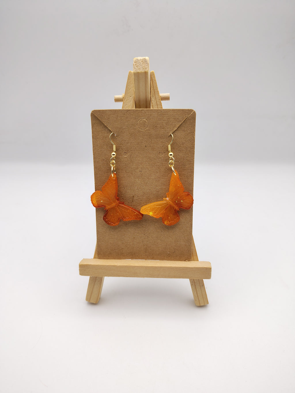 Boucles d’oreilles Papillon en résine époxy faites main – Bijou féerique artisanal