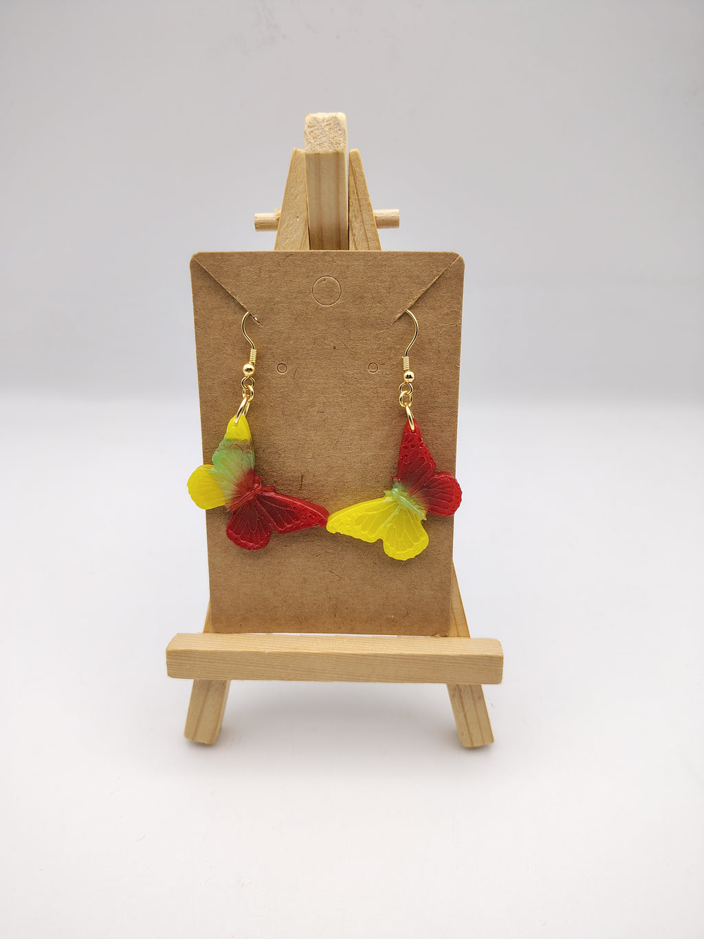 Boucles d’oreilles Papillon en résine époxy faites main – Bijou féerique artisanal