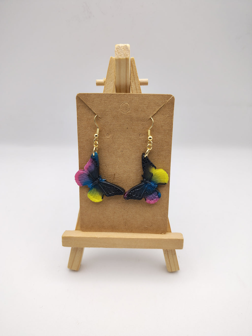 Boucles d’oreilles Papillon en résine époxy faites main – Bijou féerique artisanal