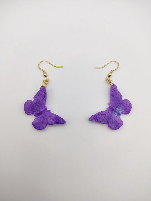 Boucles d’oreilles Papillon en résine époxy faites main – Bijou féerique artisanal