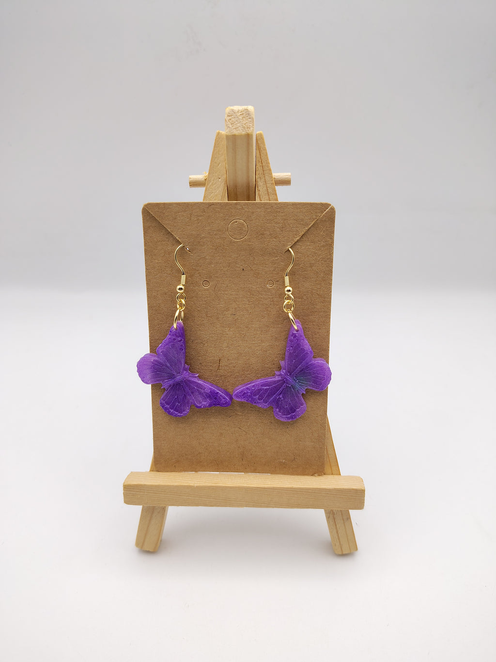 Boucles d’oreilles Papillon en résine époxy faites main – Bijou féerique artisanal