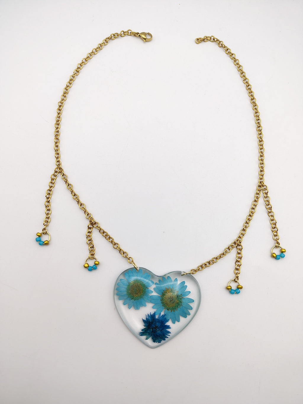 Collier Cœur en résine époxy fait main – Bijou romantique artisanal