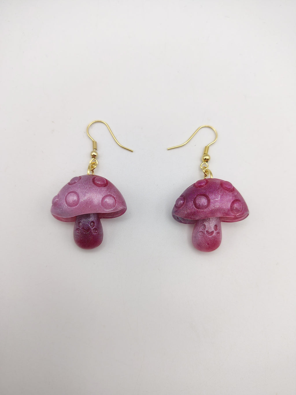 Boucles d’oreilles Champignon en résine époxy fait main – Bijou féerique artisanal