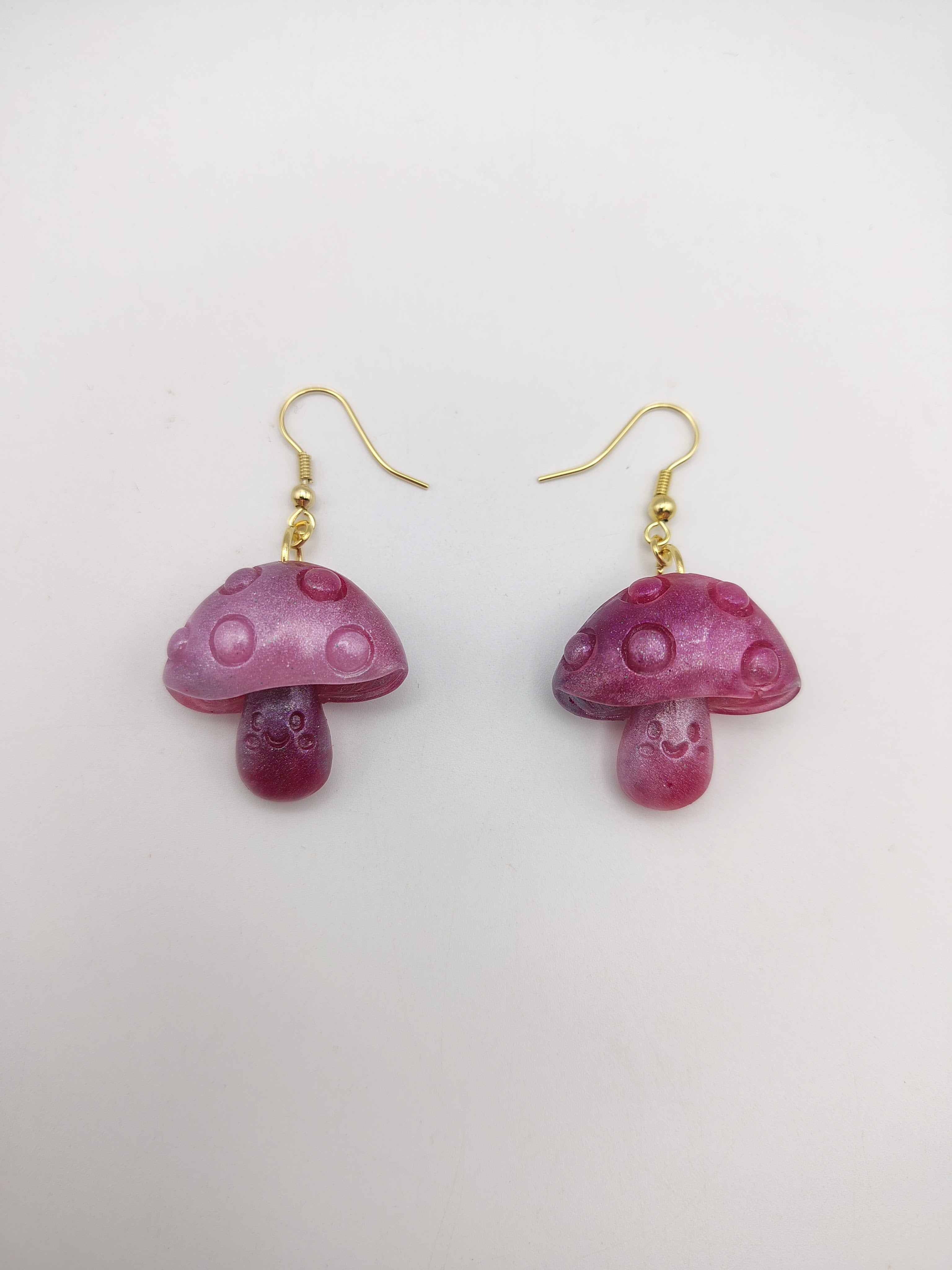 Boucles d’oreilles Champignon en résine époxy fait main – Bijou féerique artisanal