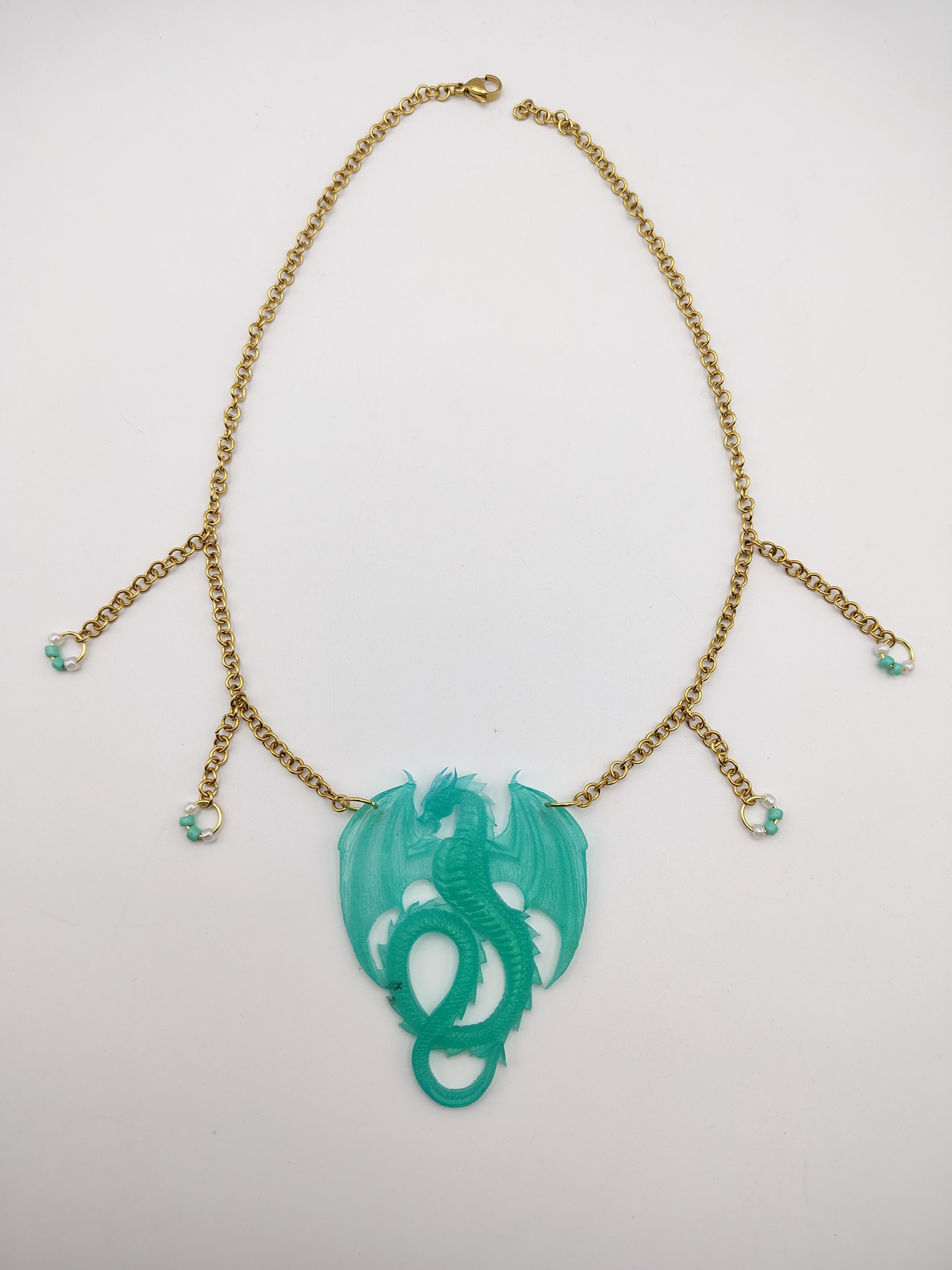 Collier Dragon en résine époxy fait main – Bijou fantasy artisanal