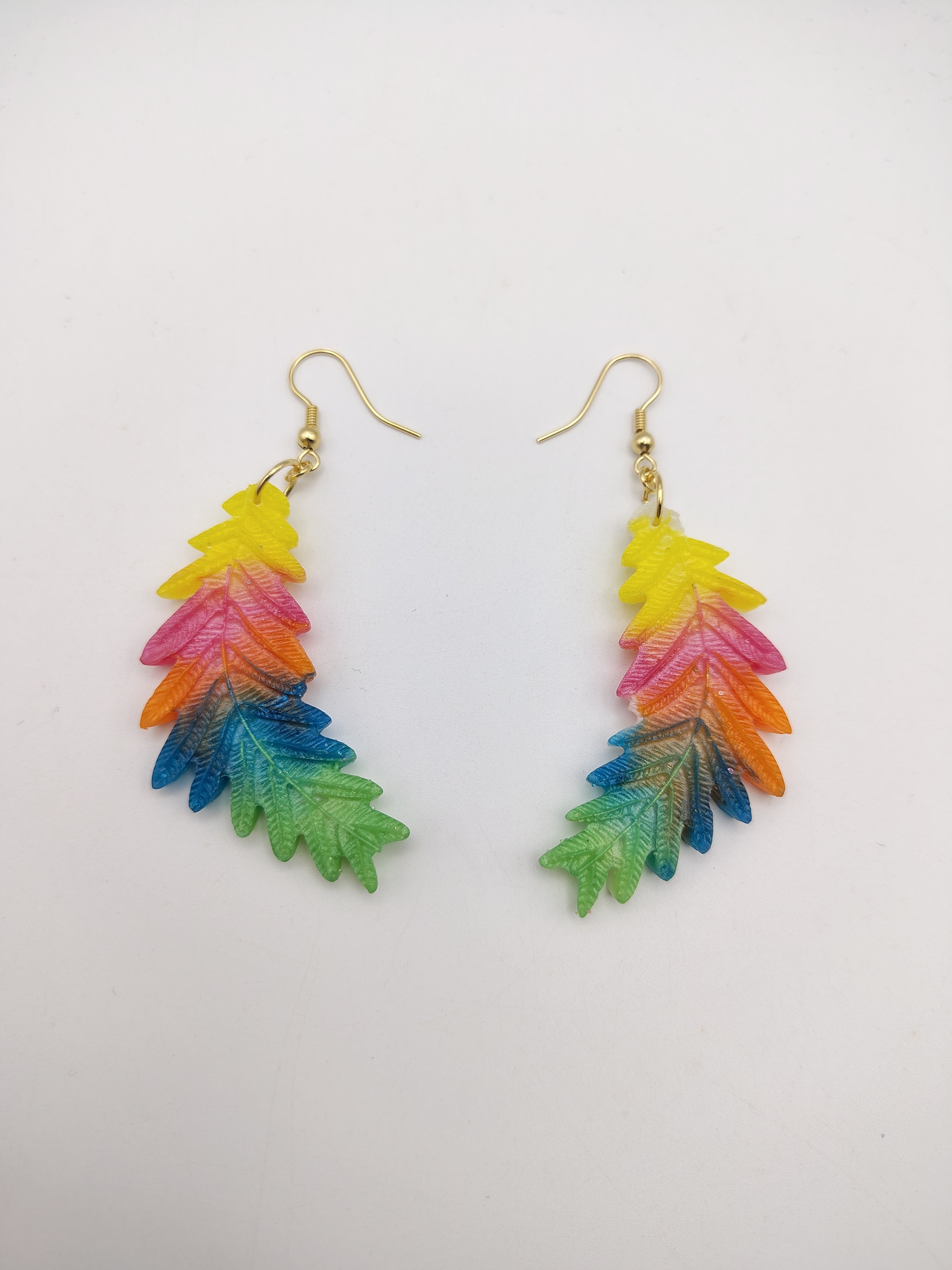 Boucles d’oreilles Feuille en résine époxy faites main – Bijou nature artisanal