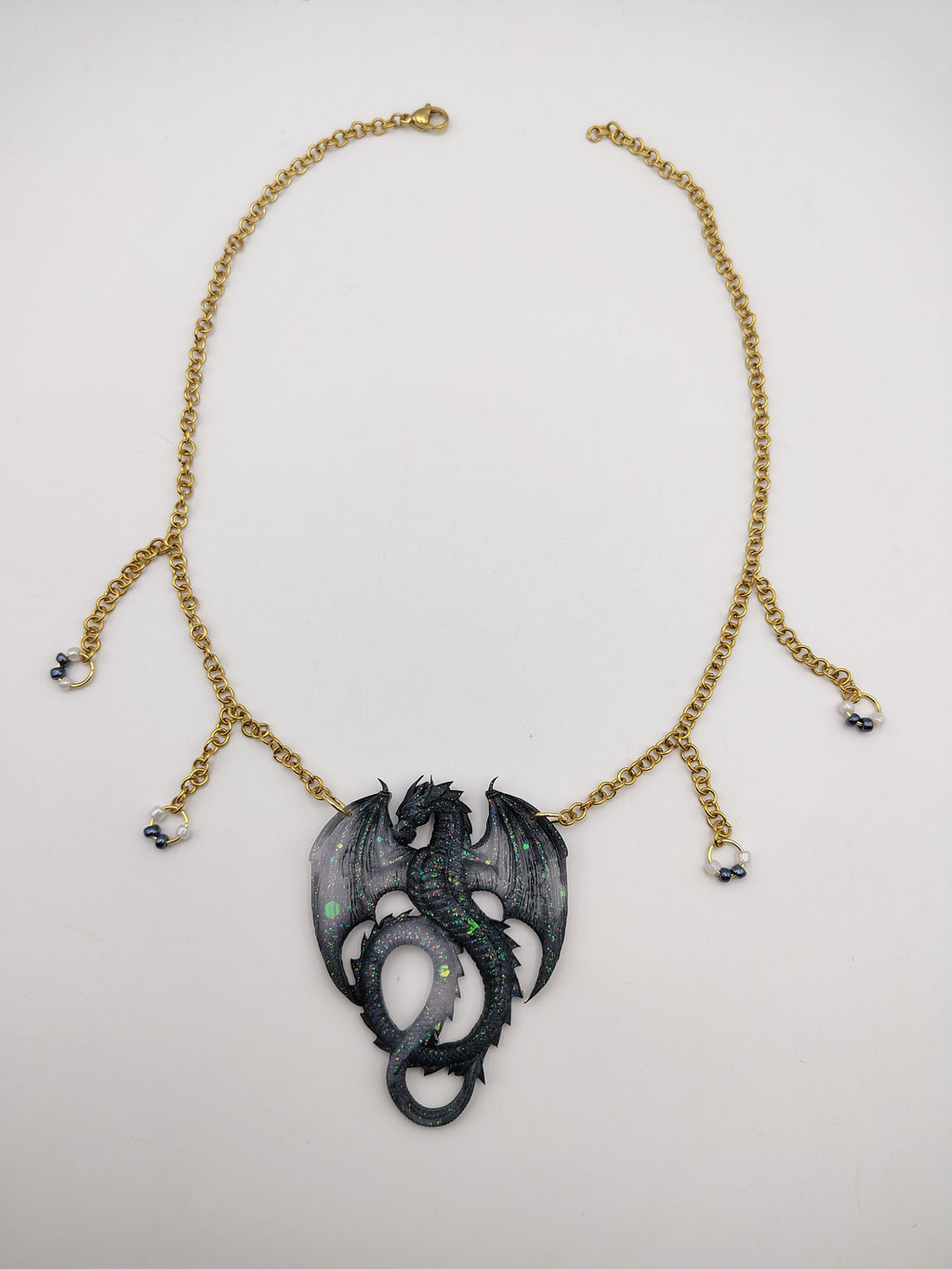Collier Dragon en résine époxy fait main – Bijou fantasy artisanal