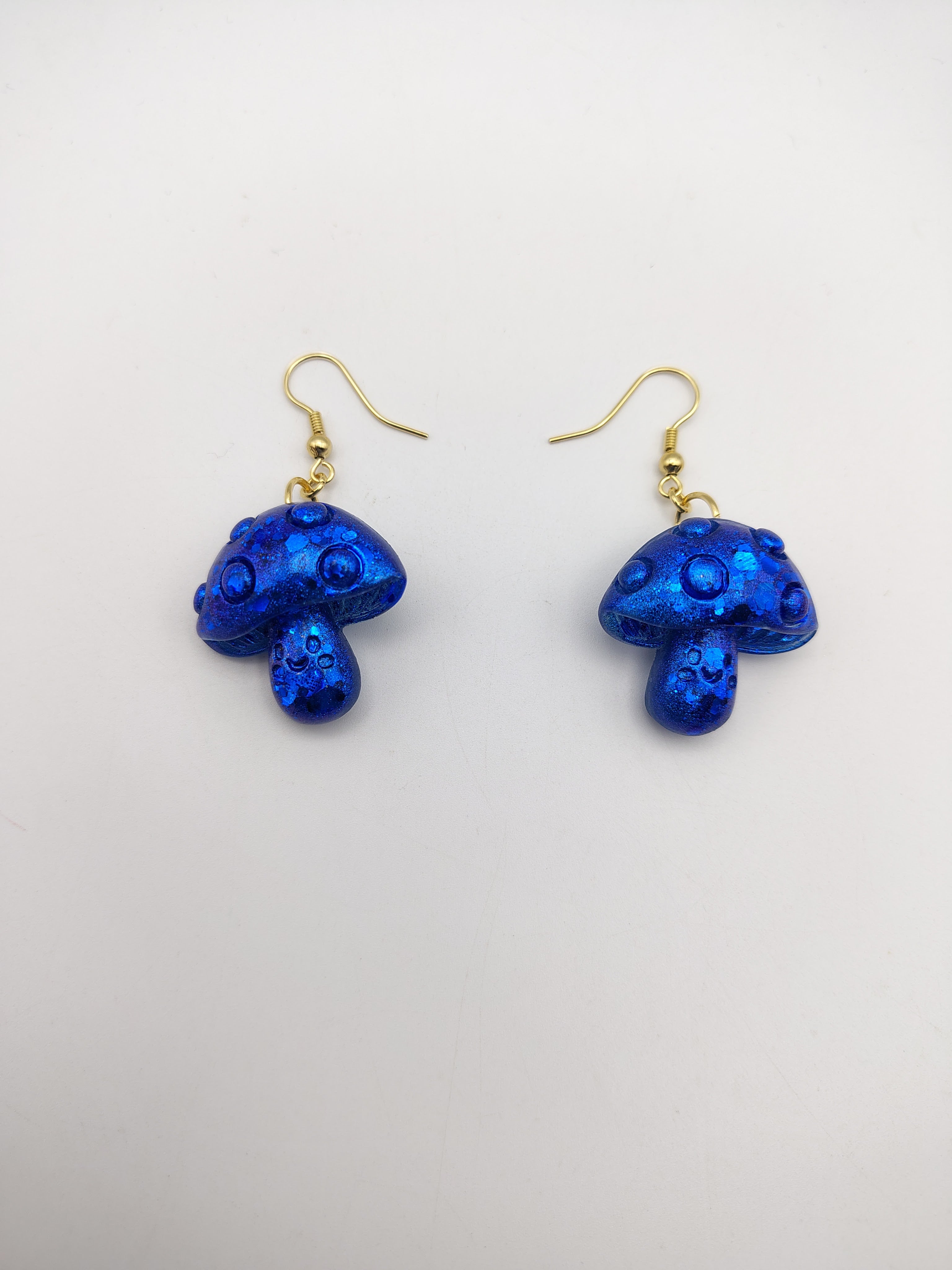 Boucles d’oreilles Champignon en résine époxy fait main – Bijou féerique artisanal