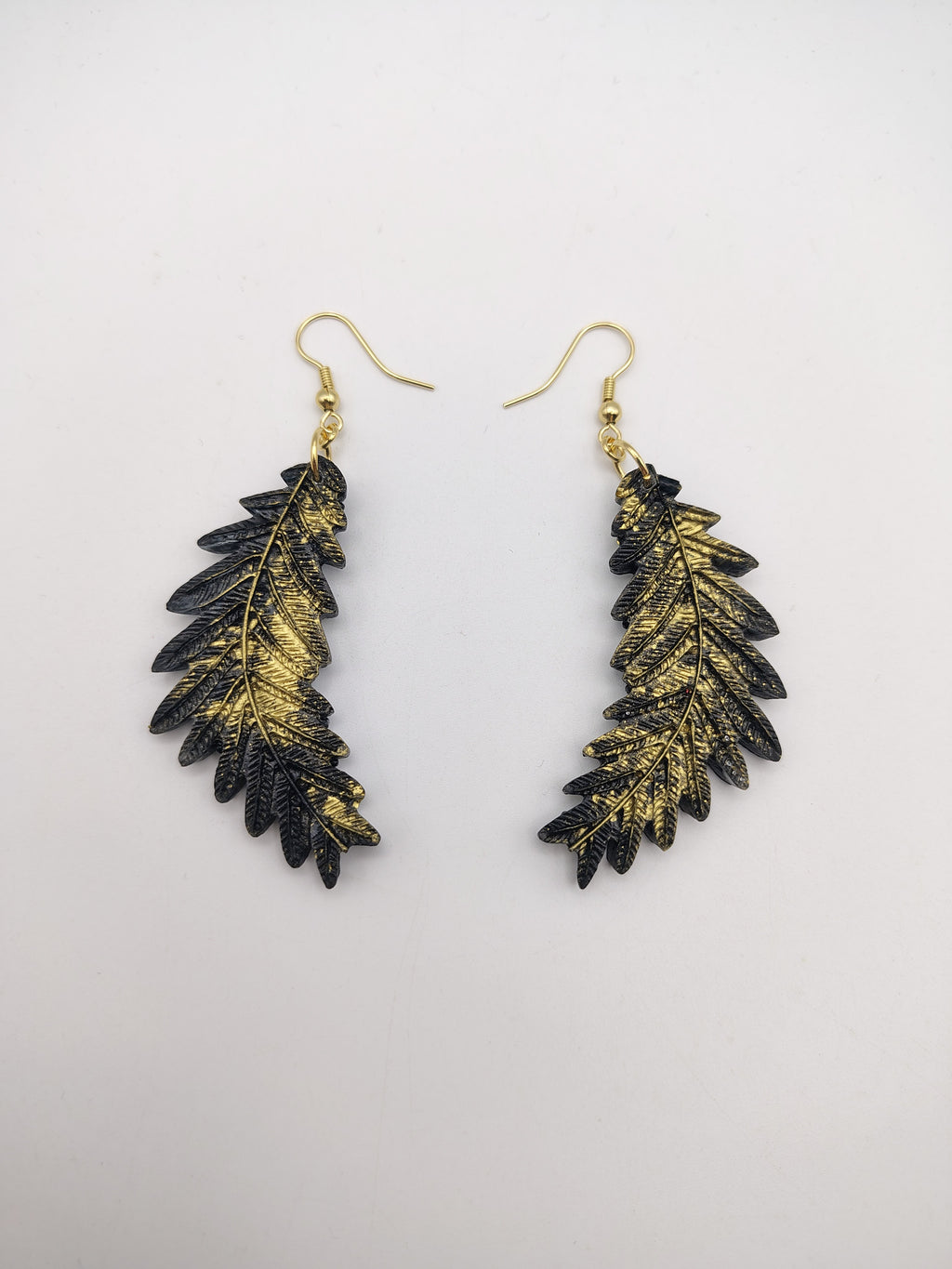 Boucles d’oreilles Feuille en résine époxy faites main – Bijou nature artisanal