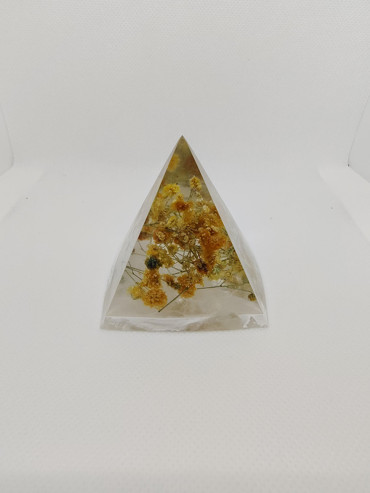 Pyramide en Résine Époxy – Décoration Artisanale