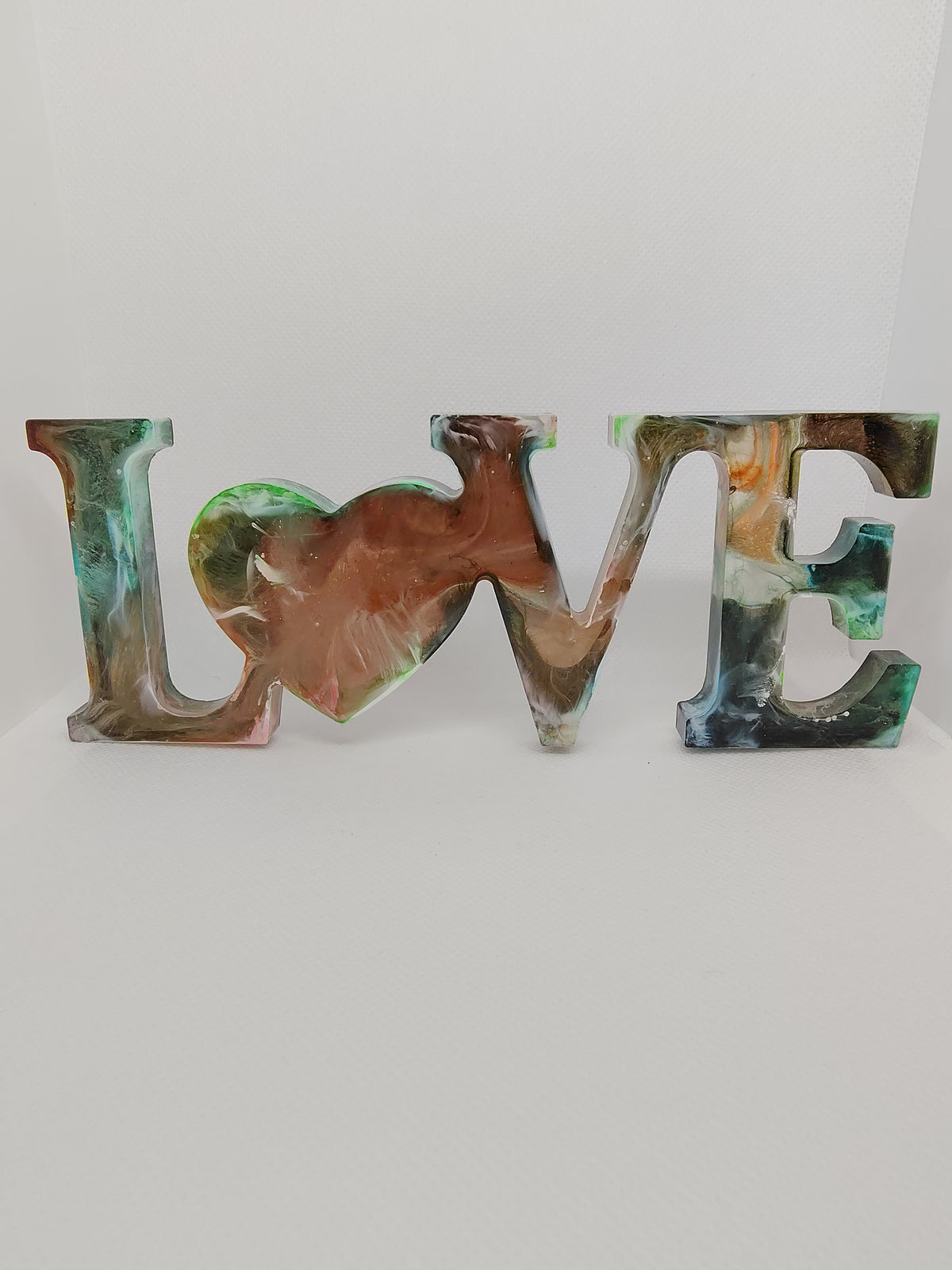Décoration LOVE en Résine Époxy – Création Artisanale