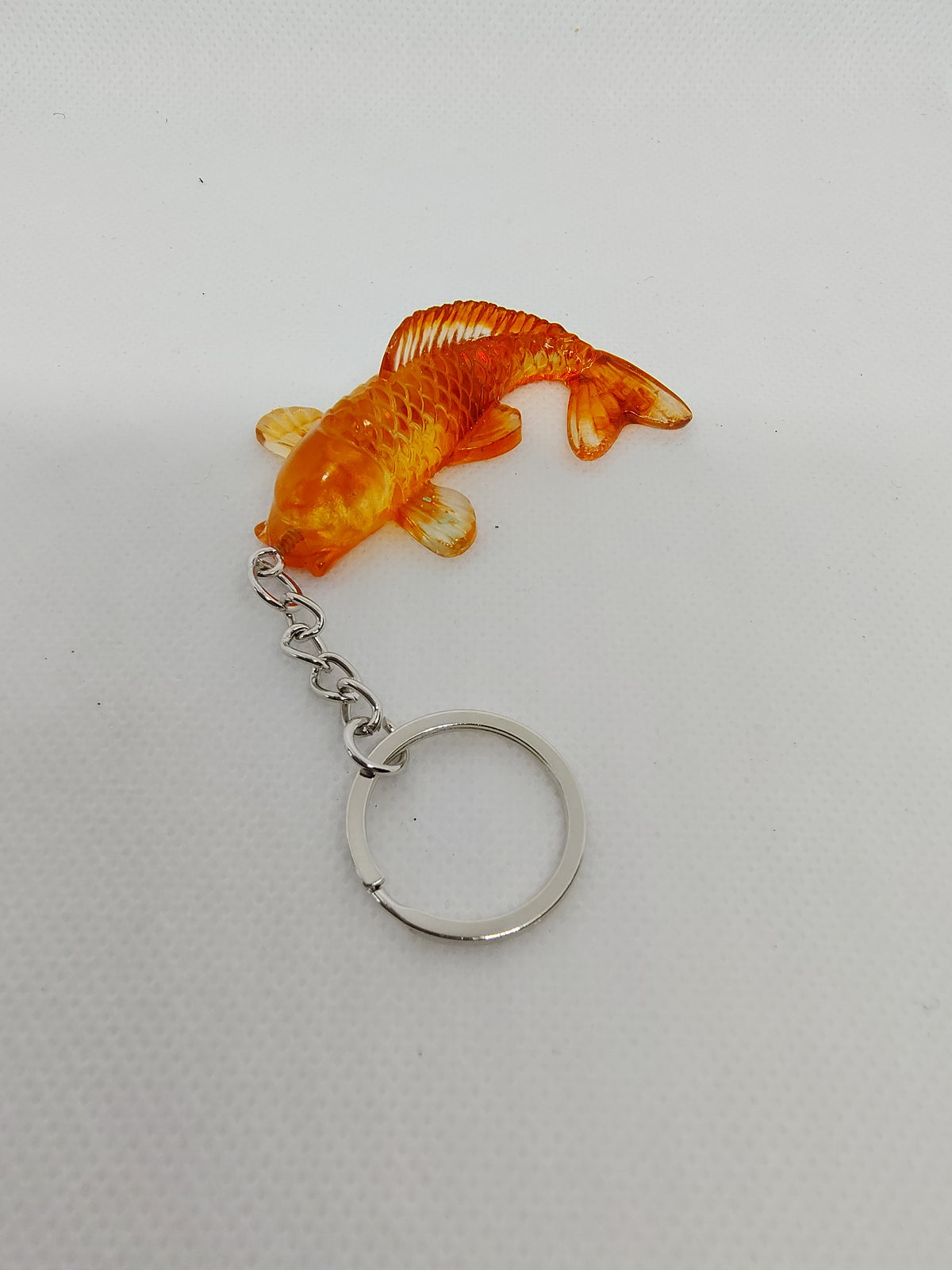Porte-Clés Carpe Koï en Résine Époxy – Création Artisanale