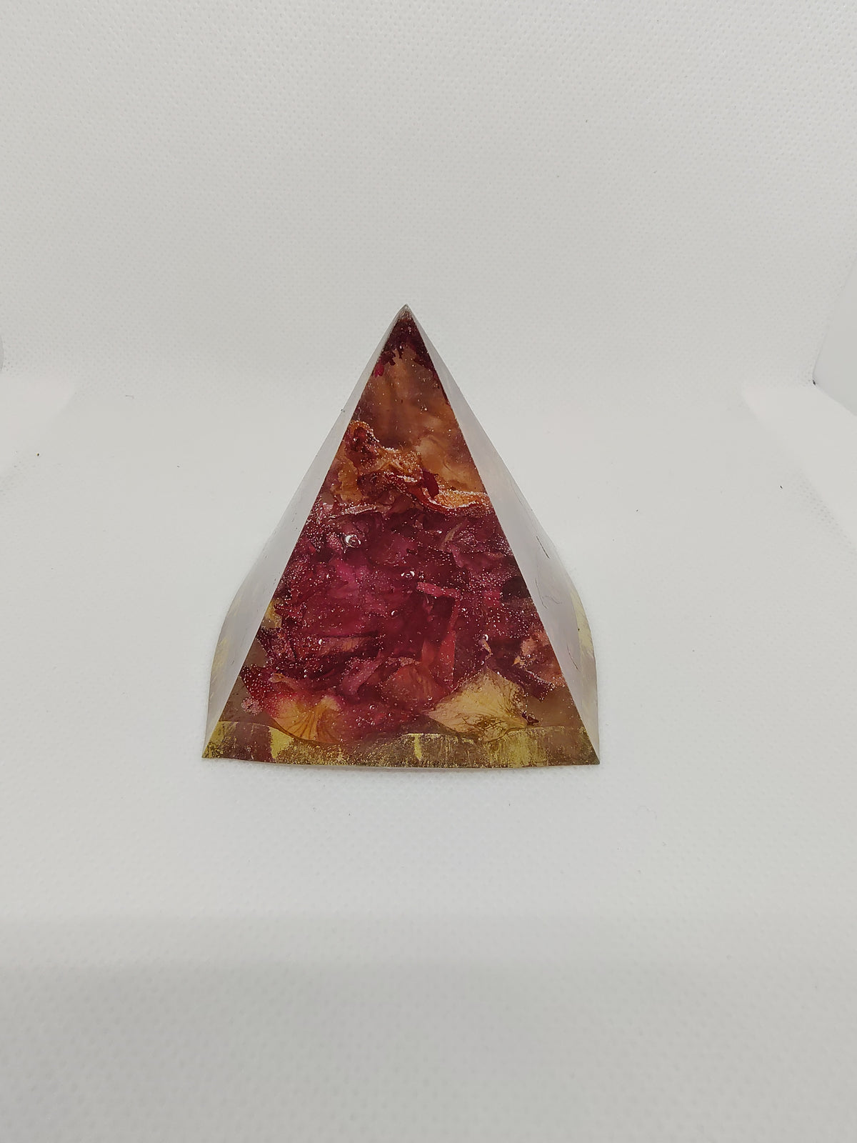 Pyramide en Résine Époxy – Décoration Artisanale
