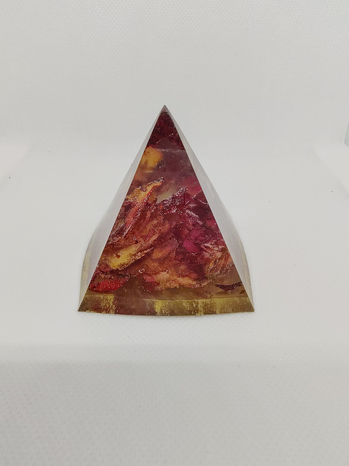 Pyramide en Résine Époxy – Décoration Artisanale