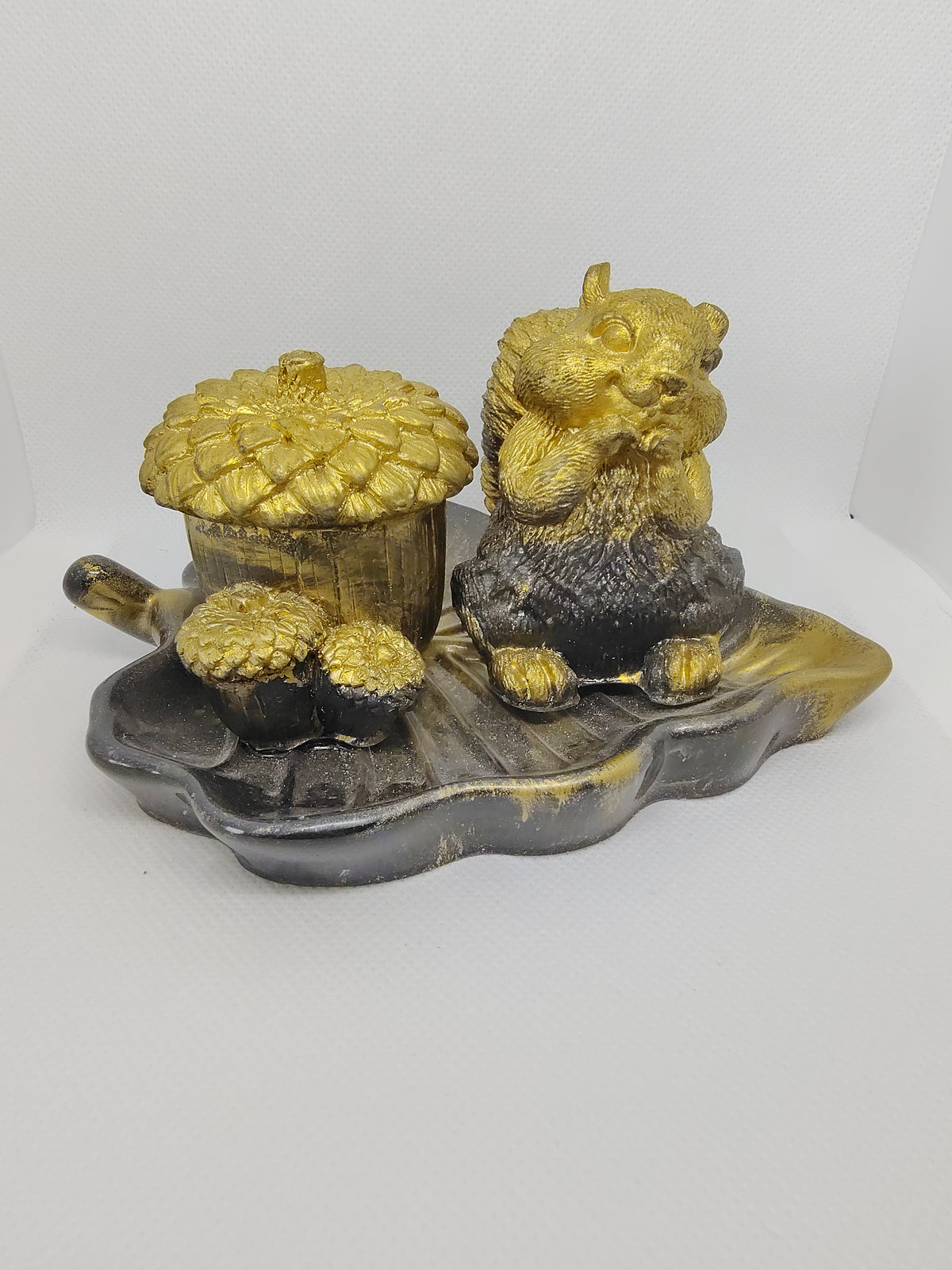 Écureuil sur une Feuille en Résine Époxy – Décoration Artisanale