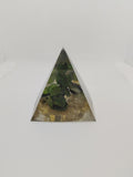 Pyramide en Résine Époxy – Décoration Artisanale