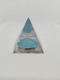 Pyramide en Résine Époxy – Décoration Artisanale
