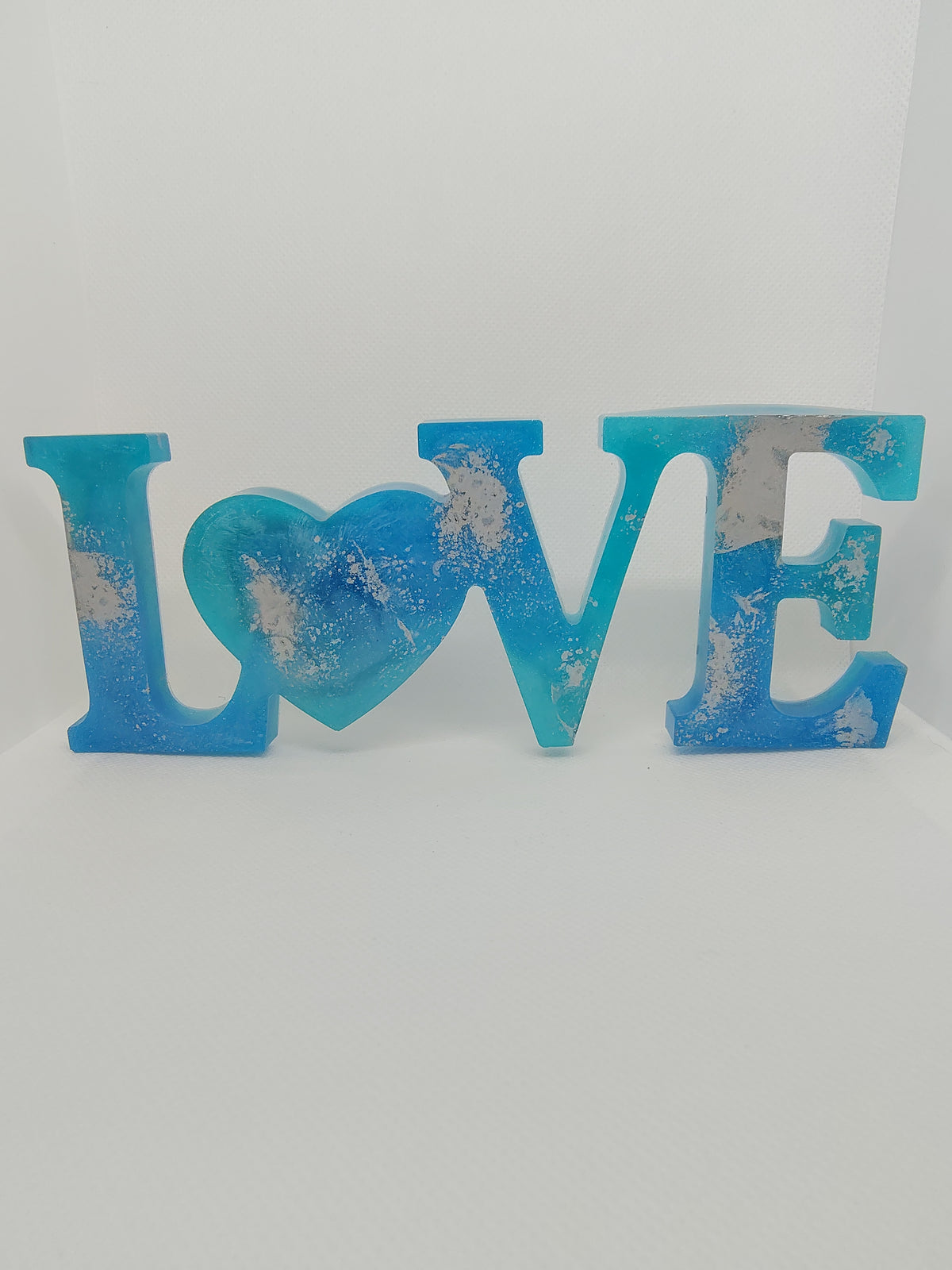 Décoration LOVE en Résine Époxy – Création Artisanale