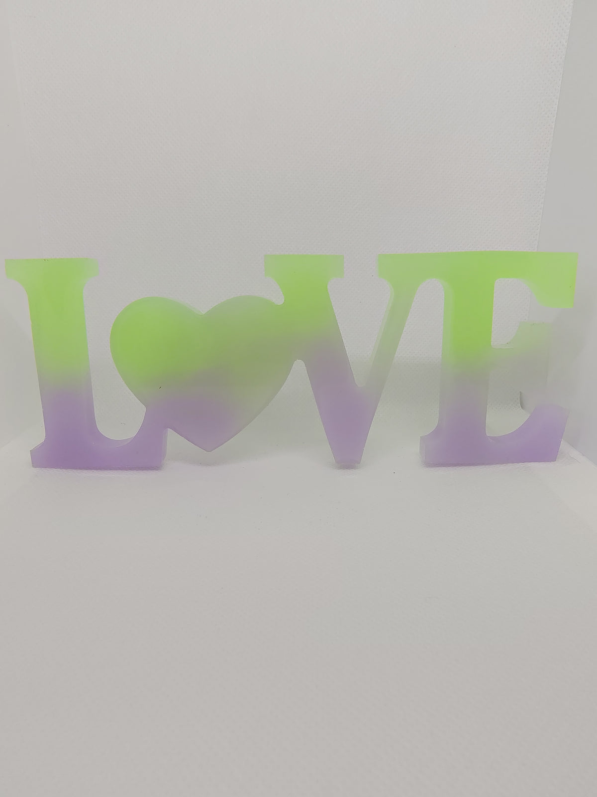 Décoration LOVE en Résine Époxy – Création Artisanale