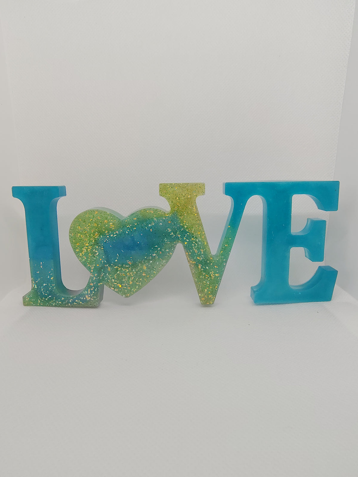Décoration LOVE en Résine Époxy – Création Artisanale