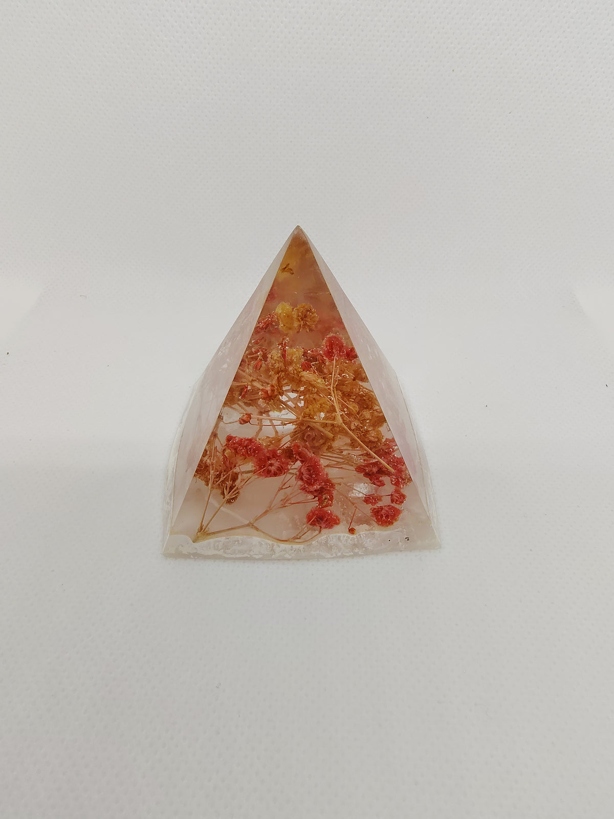 Pyramide en Résine Époxy – Décoration Artisanale