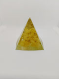 Pyramide en Résine Époxy – Décoration Artisanale