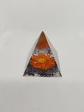 Pyramide en Résine Époxy – Décoration Artisanale