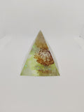 Pyramide en Résine Époxy – Décoration Artisanale