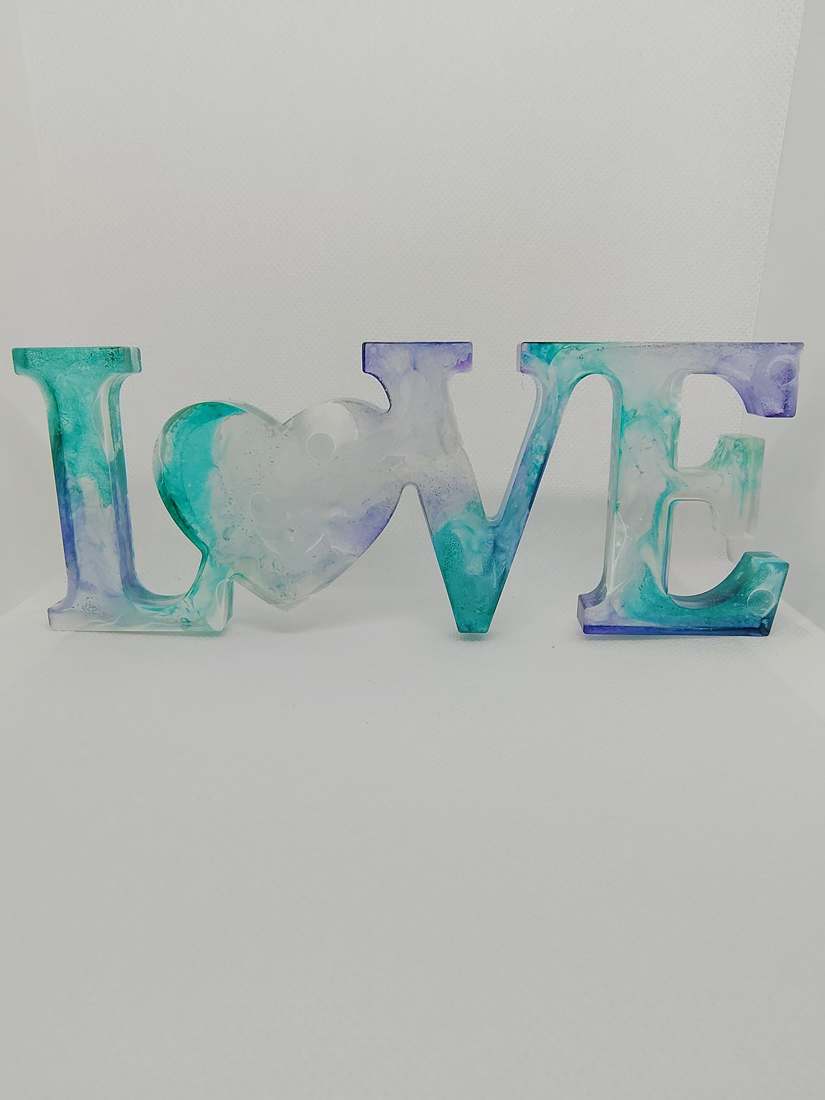 Décoration LOVE en Résine Époxy – Création Artisanale