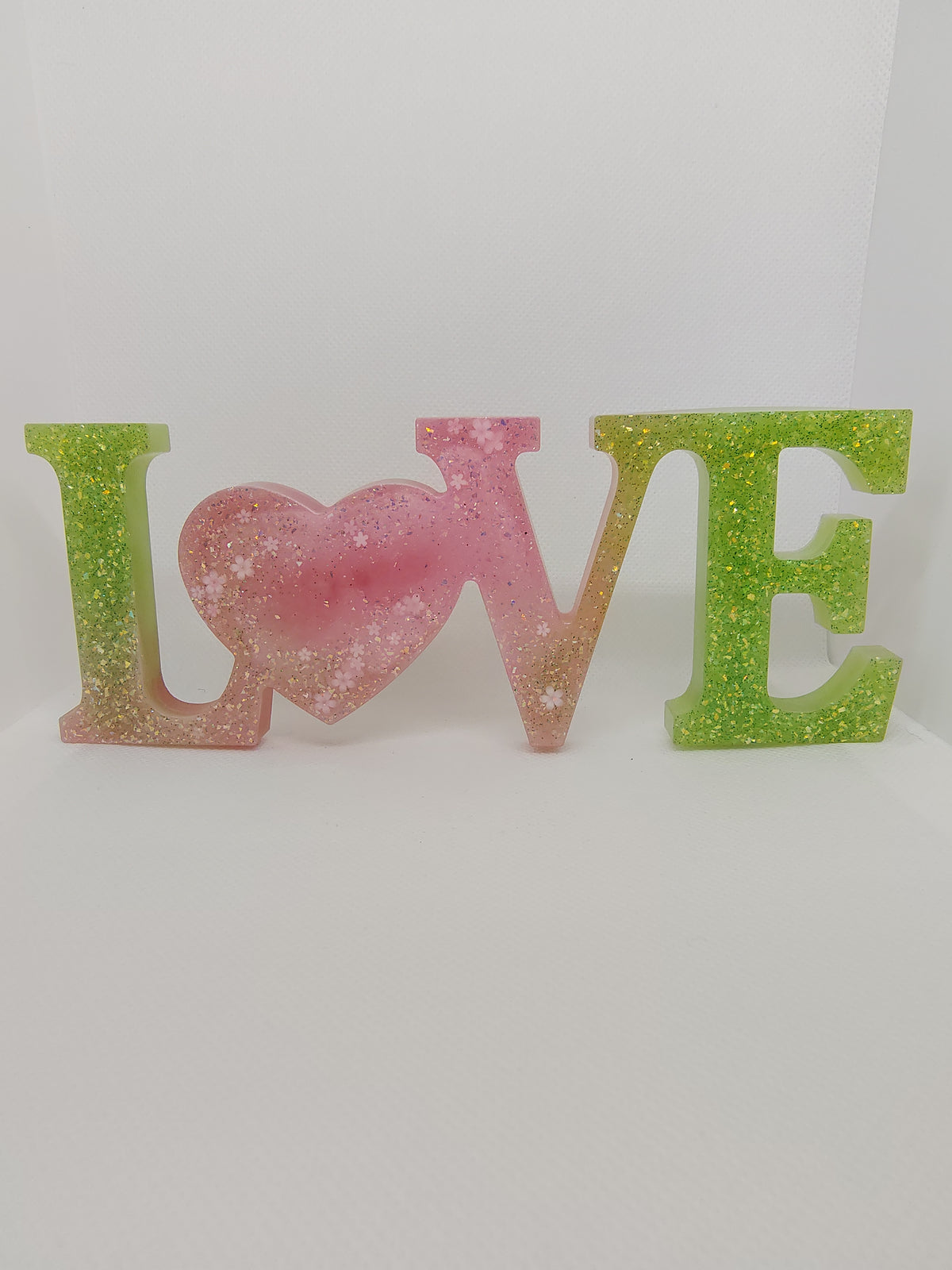 Décoration LOVE en Résine Époxy – Création Artisanale