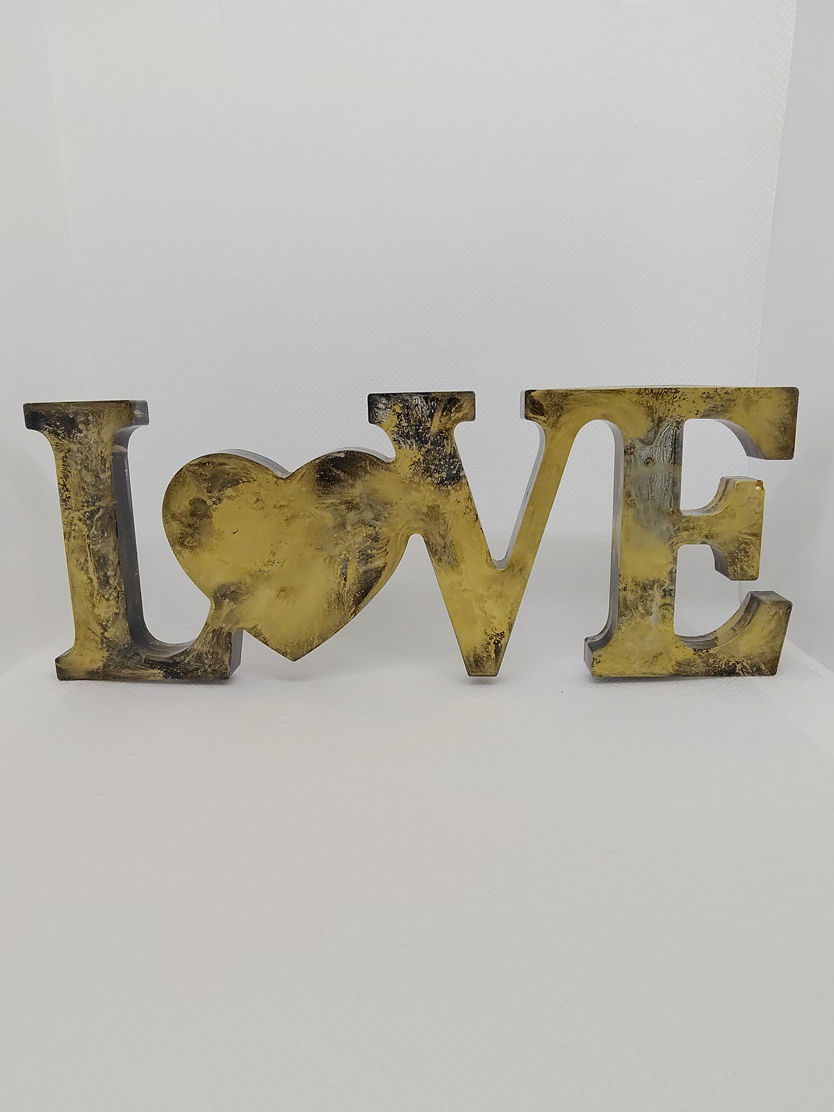 Décoration LOVE en Résine Époxy – Création Artisanale